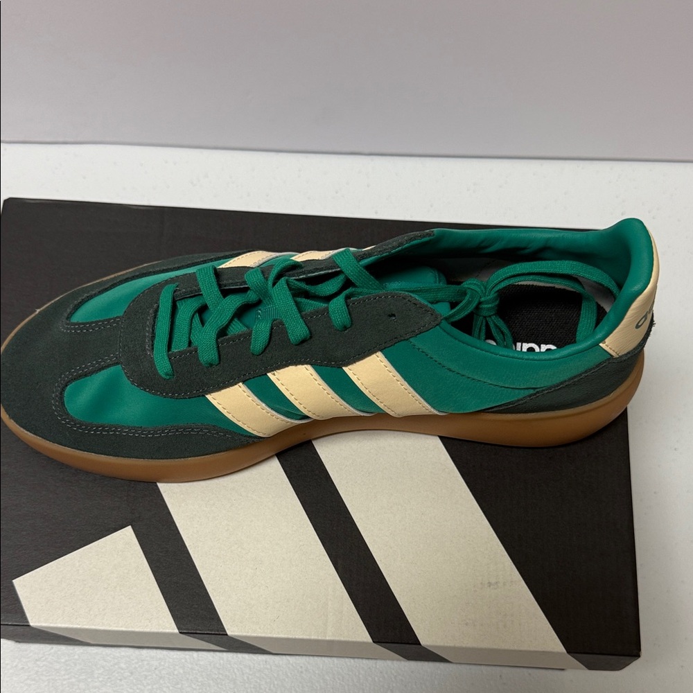 Adidas Men's Sz 10.5 Barreda Decode Green and Cream Sneakers NIB - Picture 6 of 8